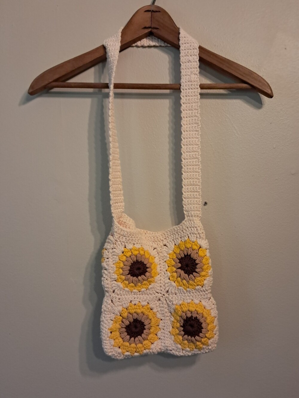 Cream Crochet Sunflower Crossbody Bag - Yellow Accents